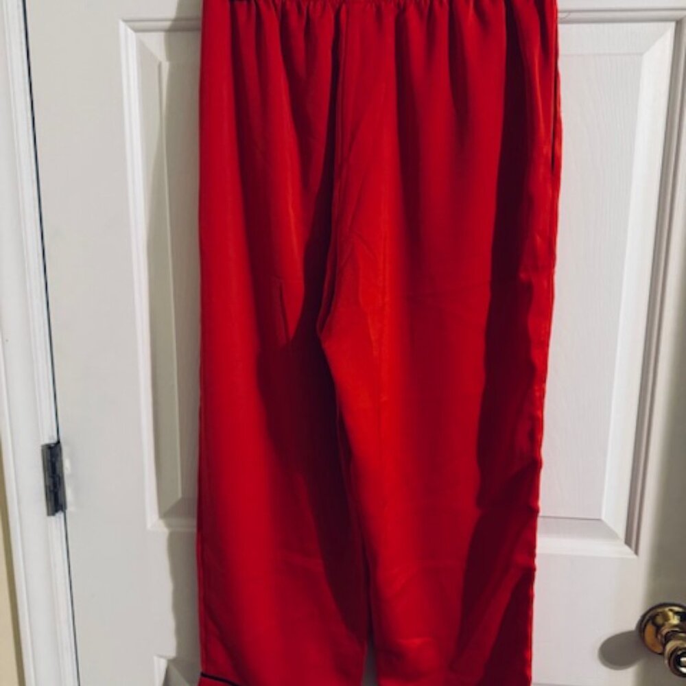 Fabletics EcoSatin Crop Pant Red Medium NWT - Picture 2 of 5